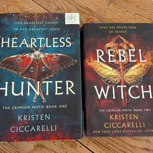 The Crimson Moth Duology : Rebel Witch & Heartless Hunter